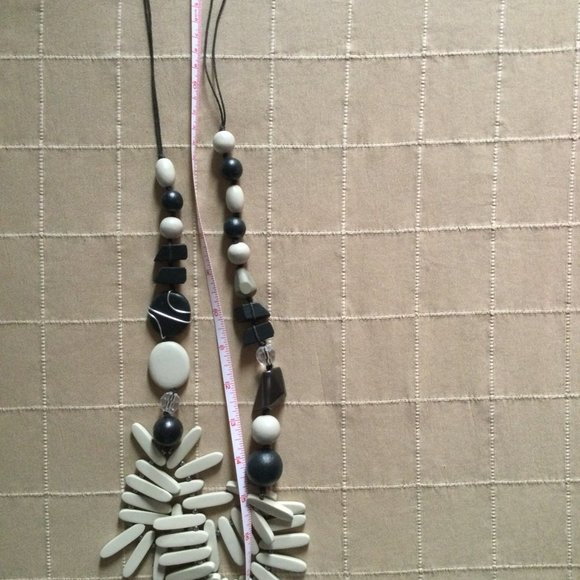 Women's necklace 36" long multimedia chunk black and white - Picture 4 of 4
